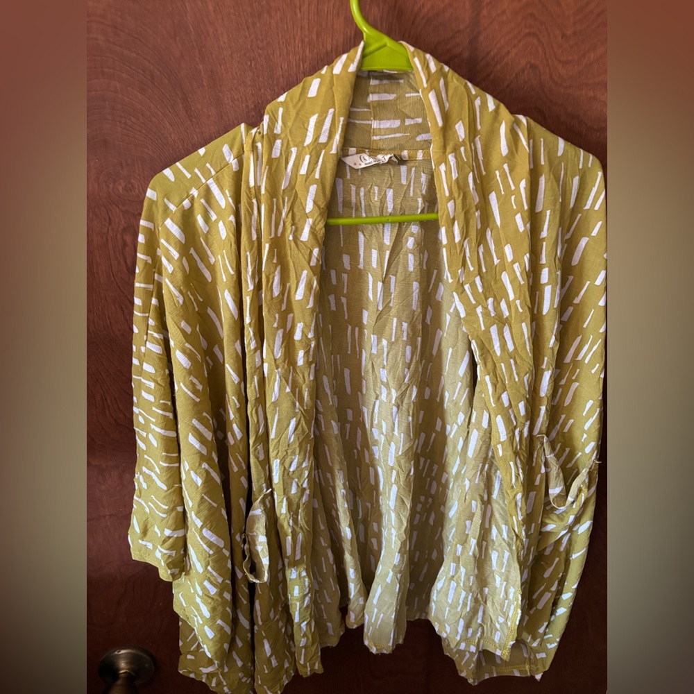 Chalet, Crinkle Fabric, Olive and White Patterned short Kimono, Size XL